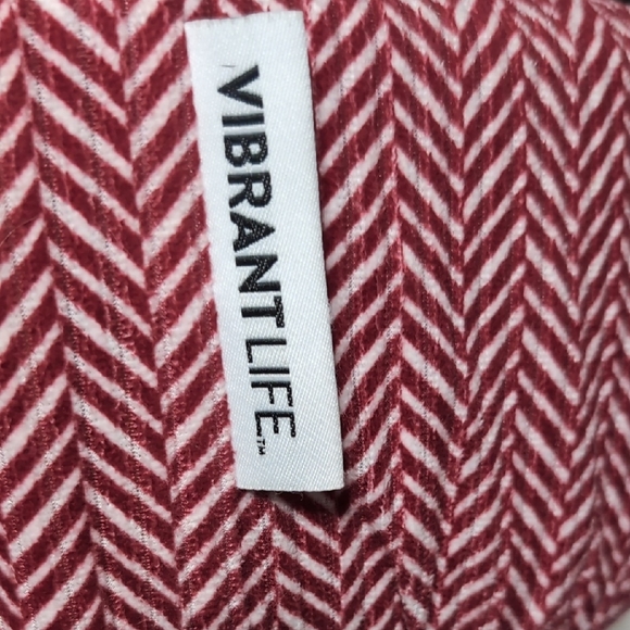 Vibrant Cozy Red and Cream Pet Bedding - Picture 2 of 7